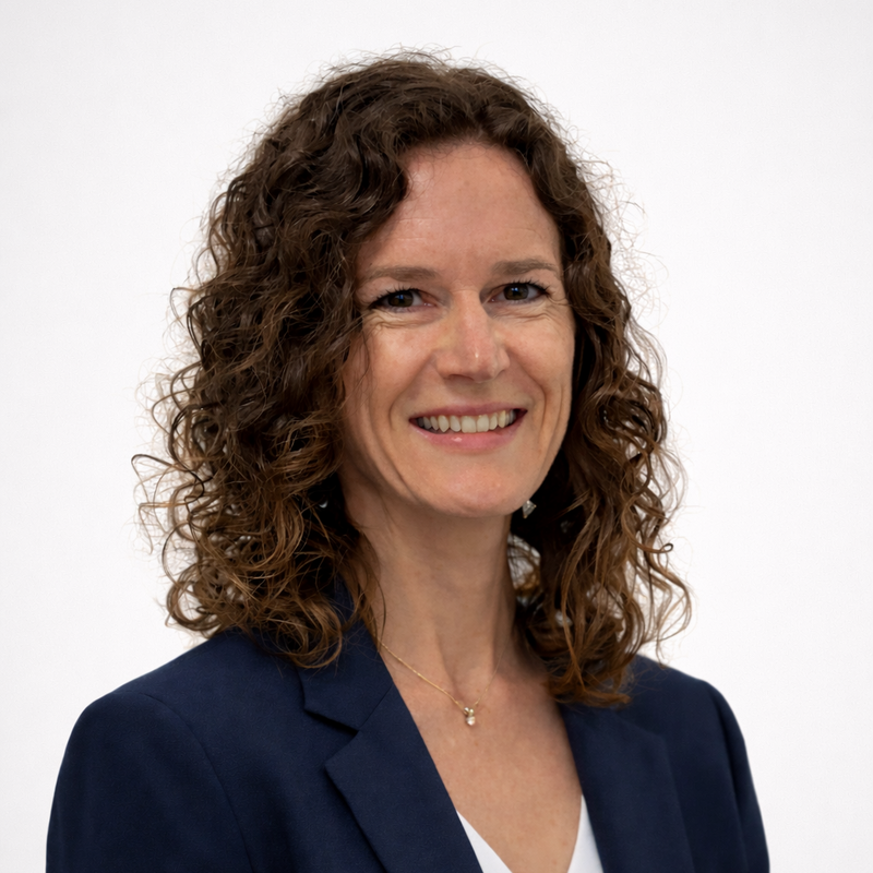 Erica Levinson — Financial Analyst